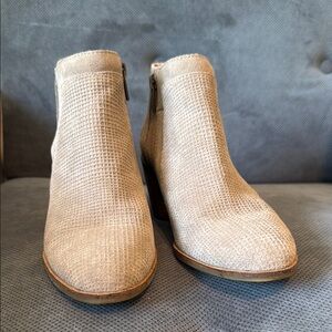 Lucky‎ Brand Cream Ankle Booties with Textured Design